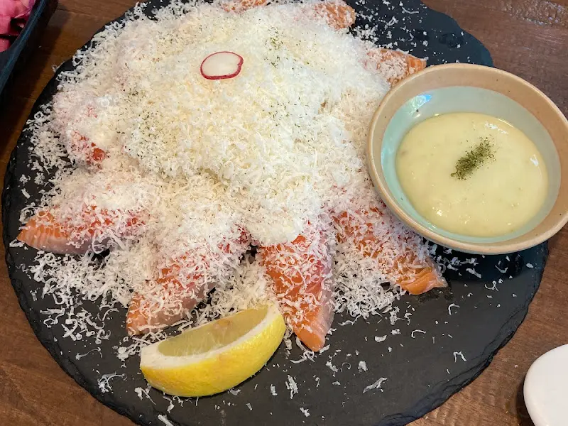 눈꽃 연어 초밥