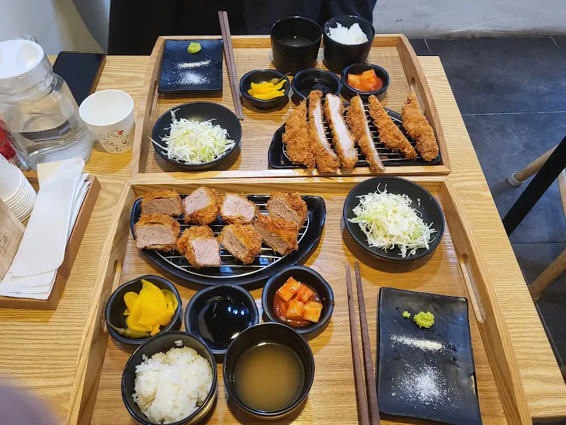푸짐한 돈까스 한 상