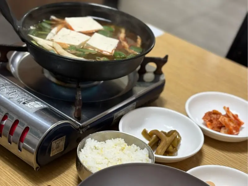 소고기 찌개와 반찬