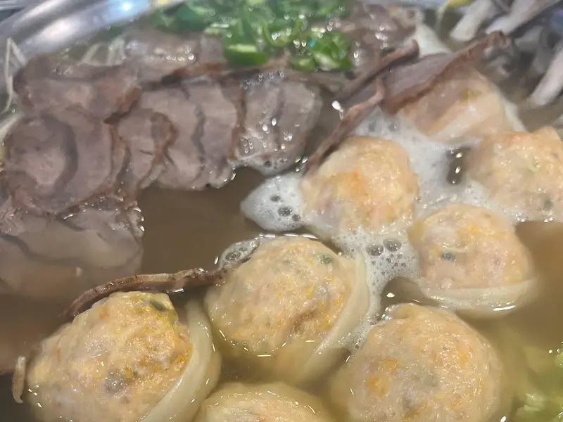 만두전골 속 아롱사태와 만두