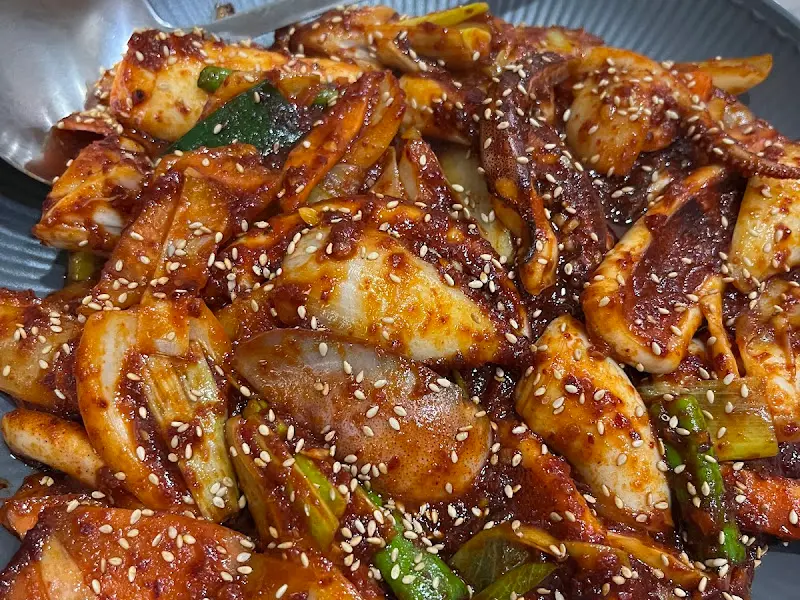 윤기 좔좔 오징어볶음