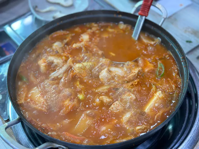 얼큰한 김치찌개