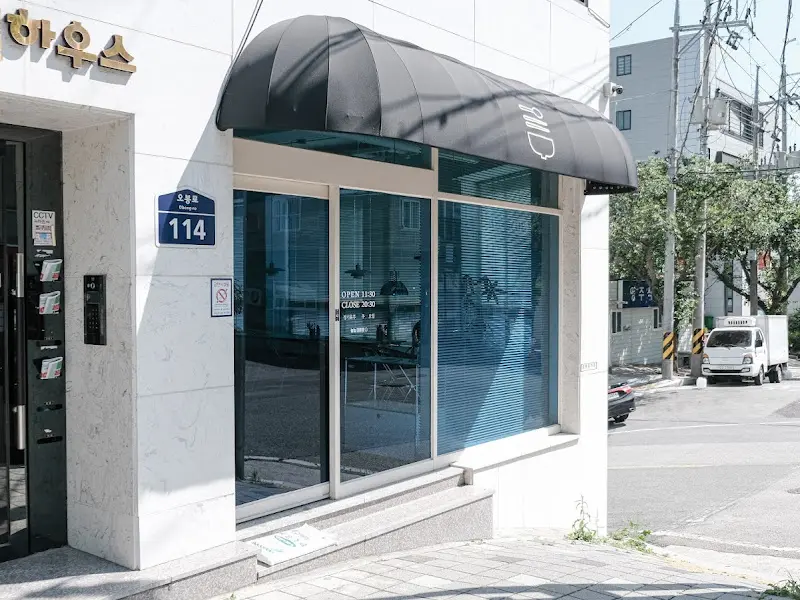 뇽뇽테이블 외부 모습