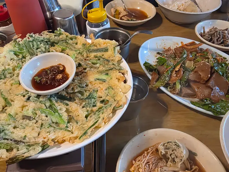 두부파전과 도토리묵