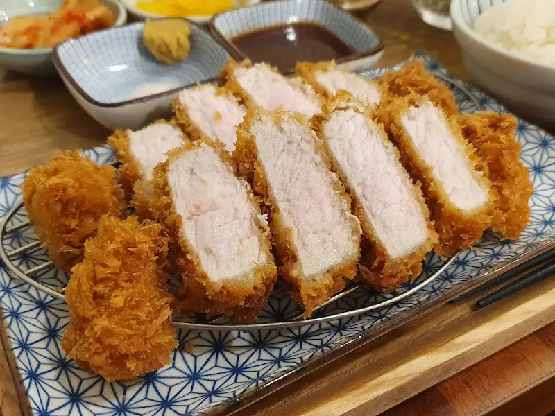 두툼한 돈까스 단면