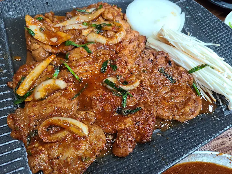 숯불 닭갈비 한 상 차림