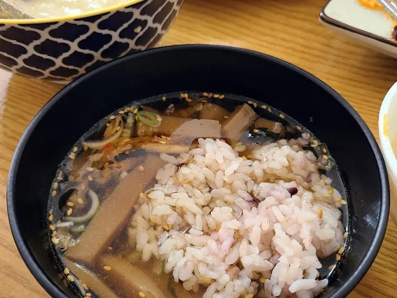 시원한 국물이 일품인 도토리묵밥