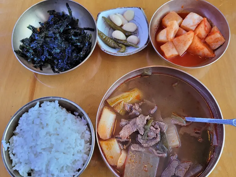 한우국밥과 함께 나오는 반찬들