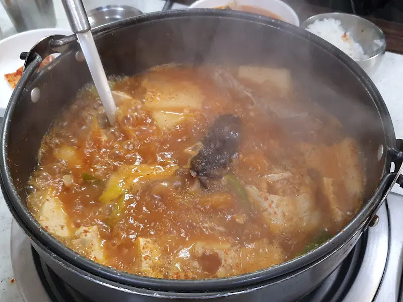 보글보글 끓고 있는 동태찌개