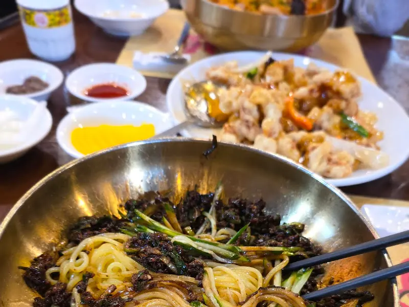 하얀짜장과 탕수육