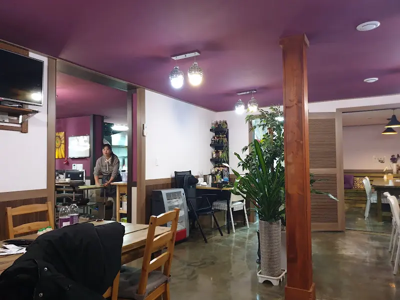 넓고 편안한 실내