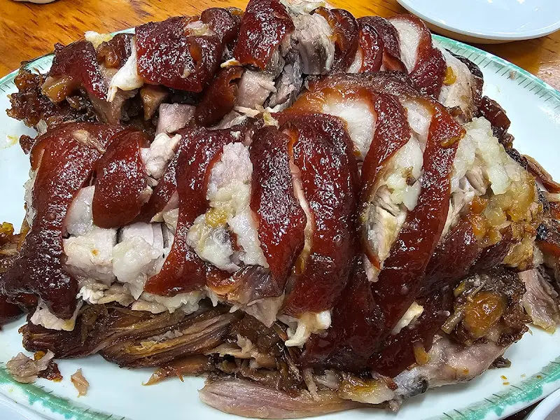 접시에 담긴 족발