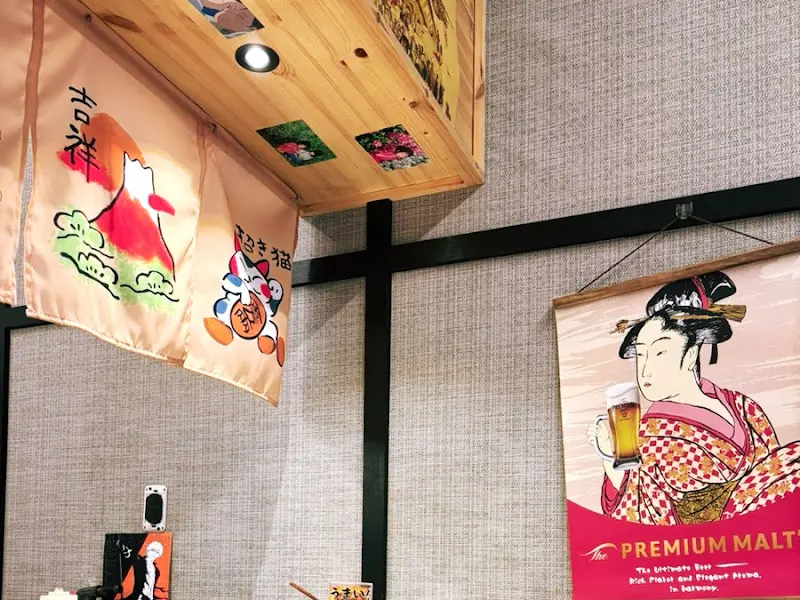 일본 애니메이션 감성이 느껴지는 아라아토 내부 인테리어