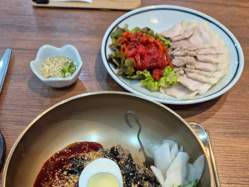 수육과 막국수의 환상적인 조합