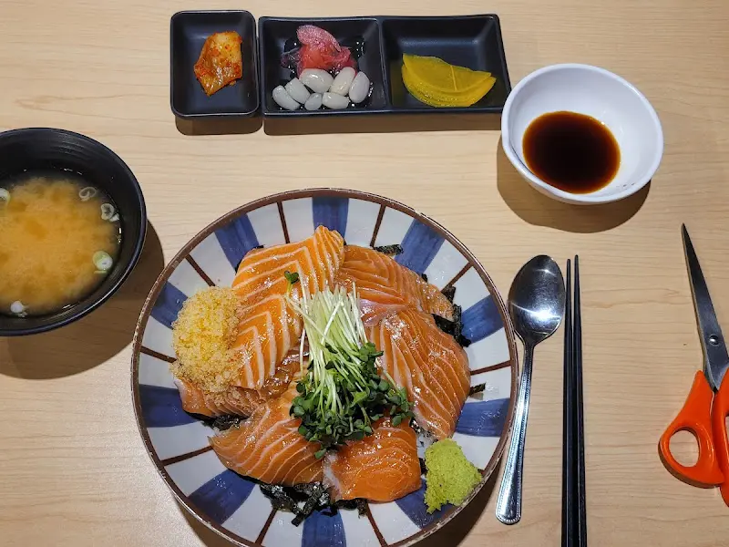 입안에서 살살 녹는 사케동