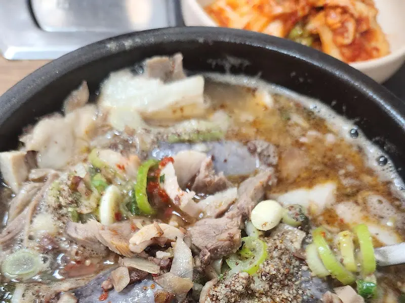 푸짐한 순대국 건더기