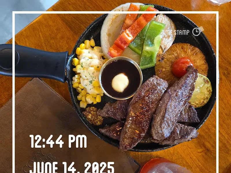 푸짐한 스테이크 한 상 차림