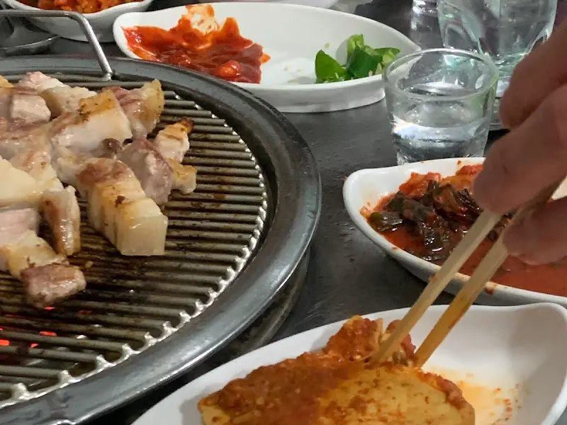 구워지고 있는 삼겹살