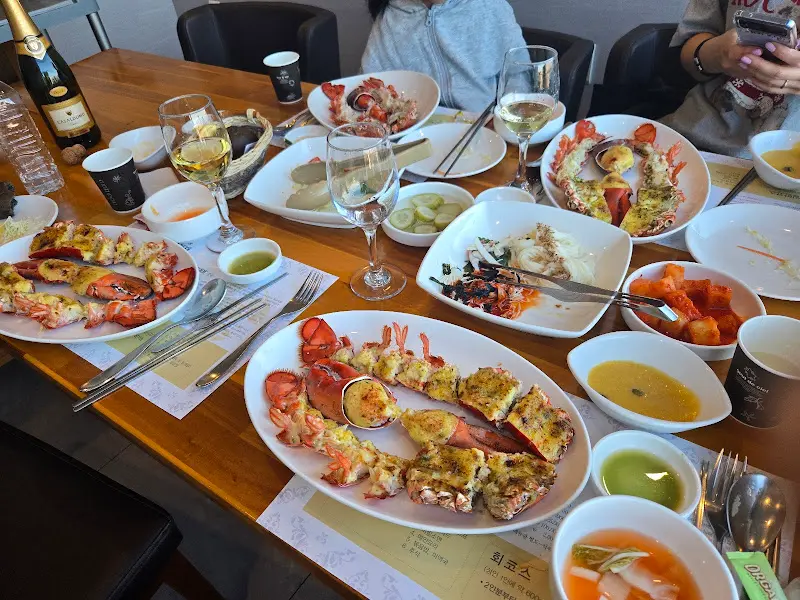 푸짐한 랍스터 한 상