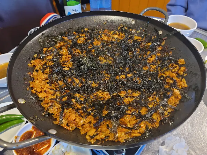 김가루가 듬뿍 뿌려진 볶음밥