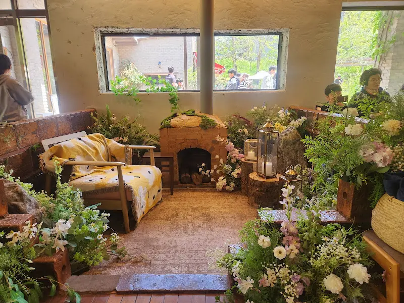 찜질방 불가마를 개조하여 만든 아늑한 룸 공간