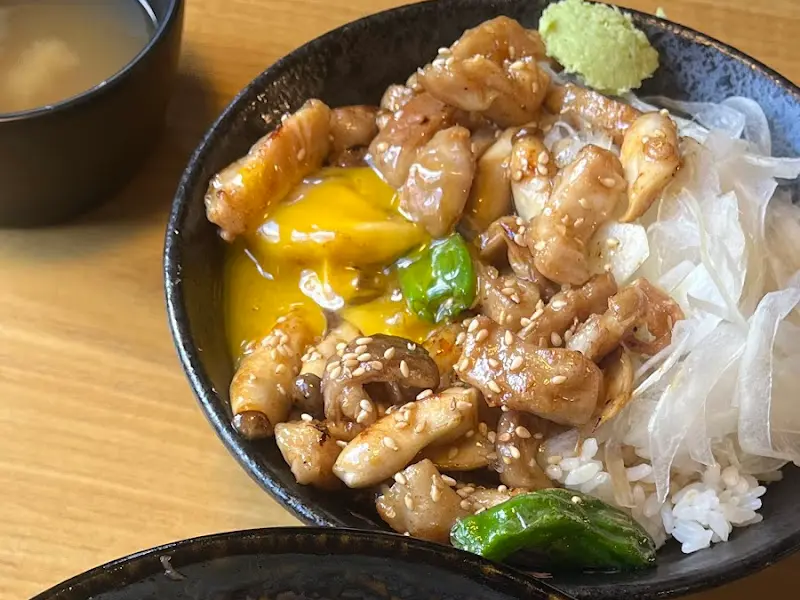 막창 덮밥의 먹음직스러운 모습