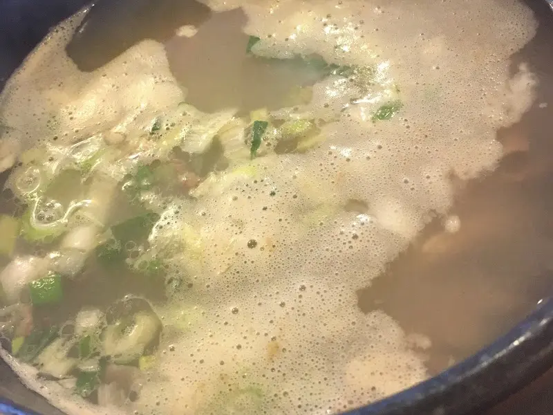 뽀얀 국물이 인상적인 곰탕