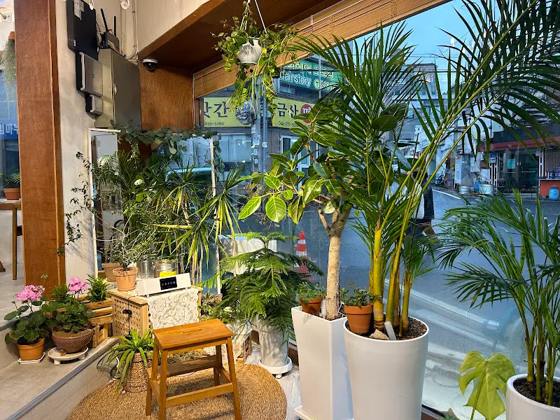 카페 내부 인테리어