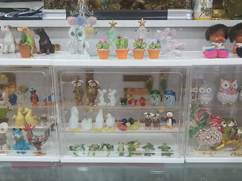 식당 내부 장식장