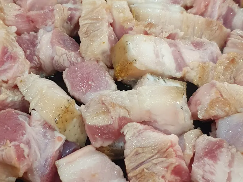 잘 익은 흑돼지 오겹살의 단면