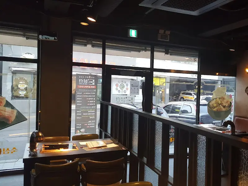 넓은 창가 좌석