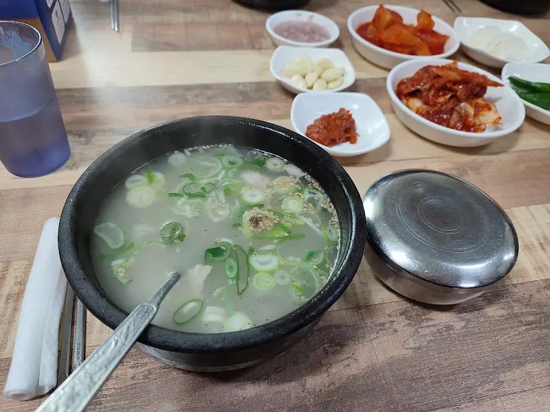 돼지국밥 전체 상차림