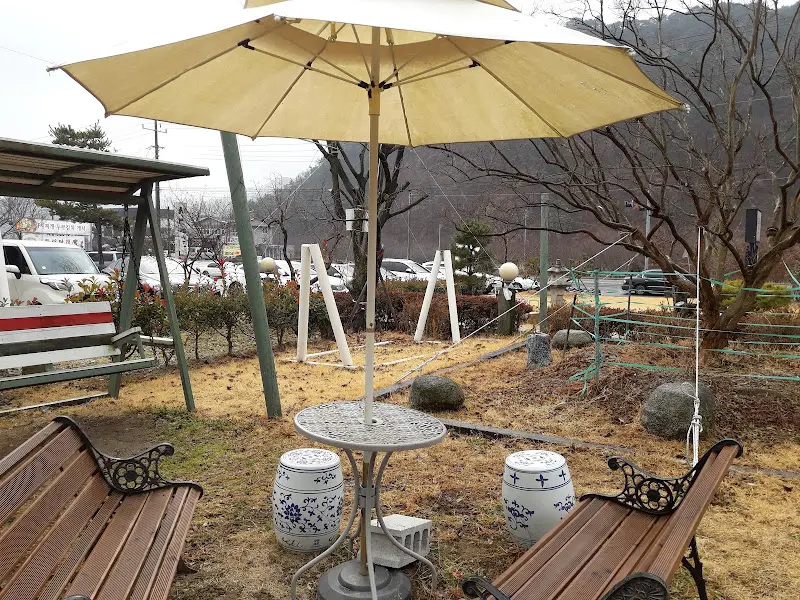 식당 외부 풍경