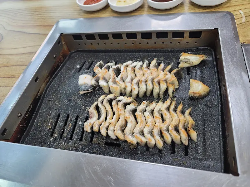 구워지고 있는 장어