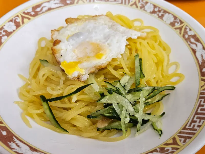 계란이 올라간 짜장면