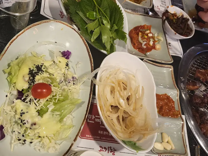 다채로운 곁들임 메뉴