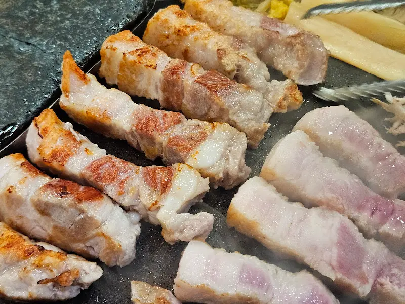 구워지고 있는 삼겹살