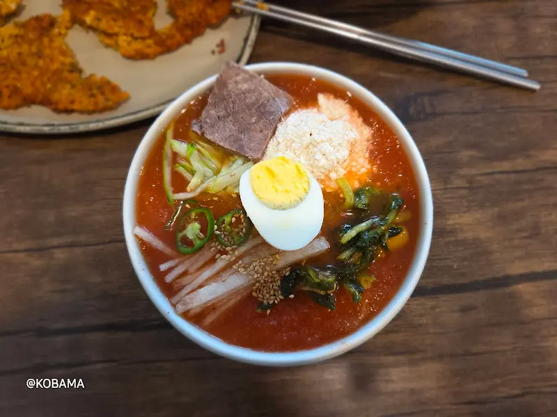 김치말이국수 근접샷