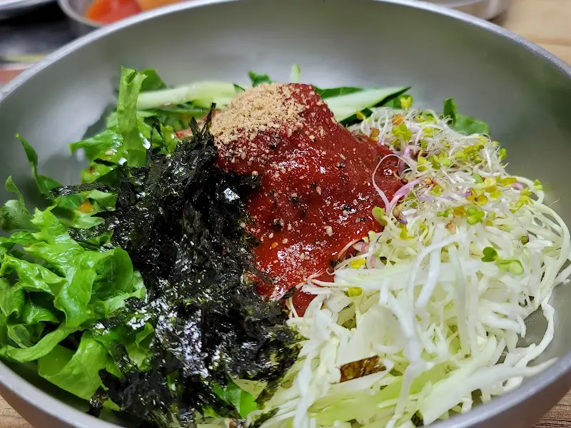 육회비빔밥 근접샷