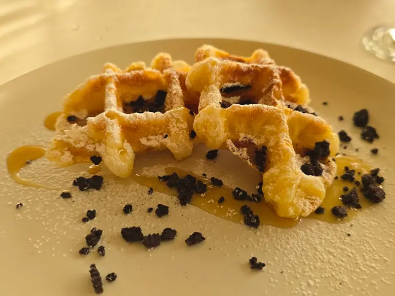 달콤한 와플 디저트