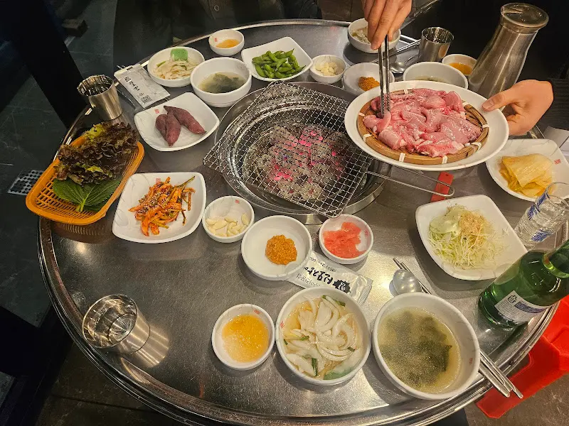 푸짐하게 차려진 한 상 차림