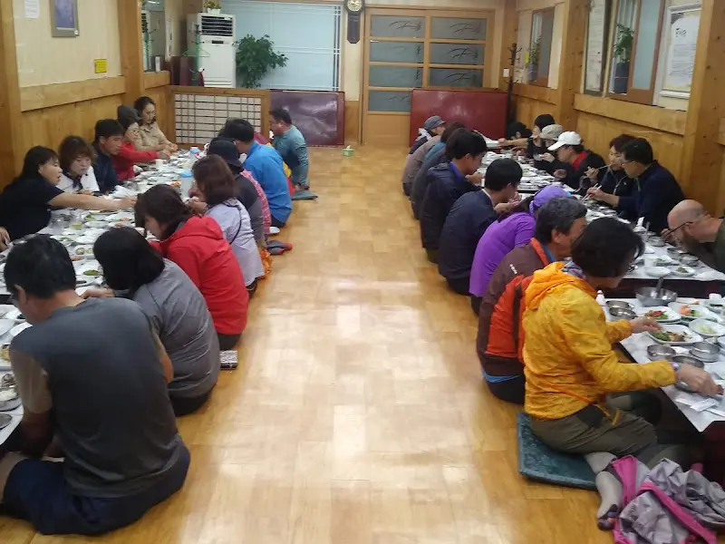 식당 내부 전경