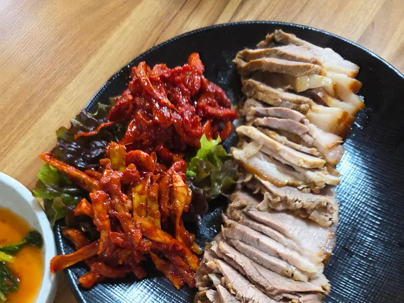 환상적인 비주얼의 수육 한 상차림