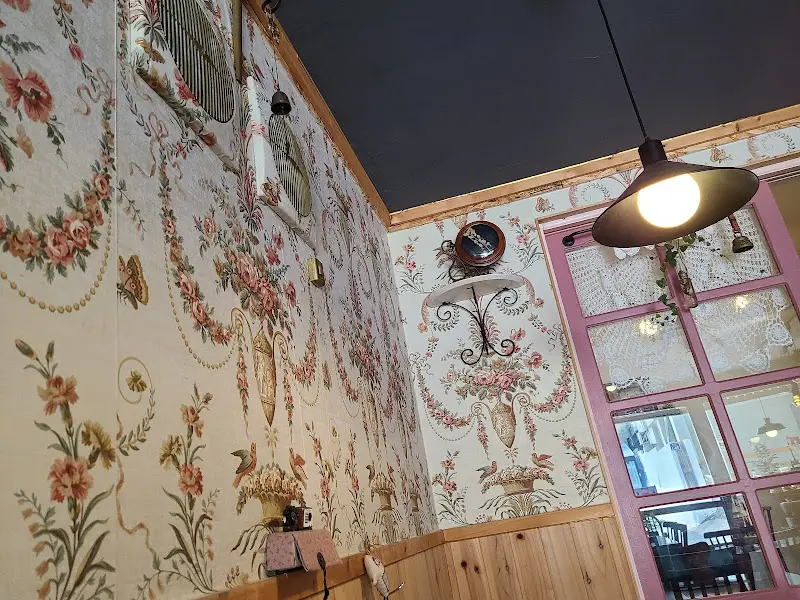 아기자기한 가게 내부 인테리어