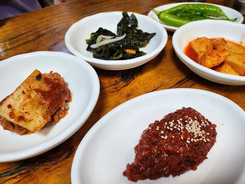 매운 양념 육회