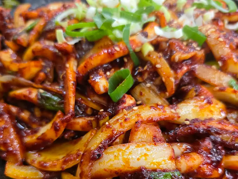 두레식당 오징어볶음 확대샷