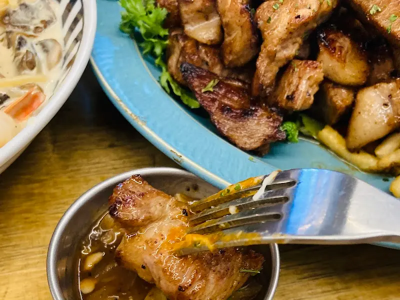 윤기가 자르르 흐르는 목살 플레이트