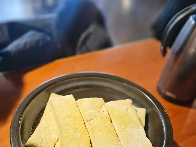 정갈하게 담겨 나온 두부