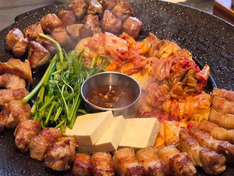 잘 구워진 삼겹살