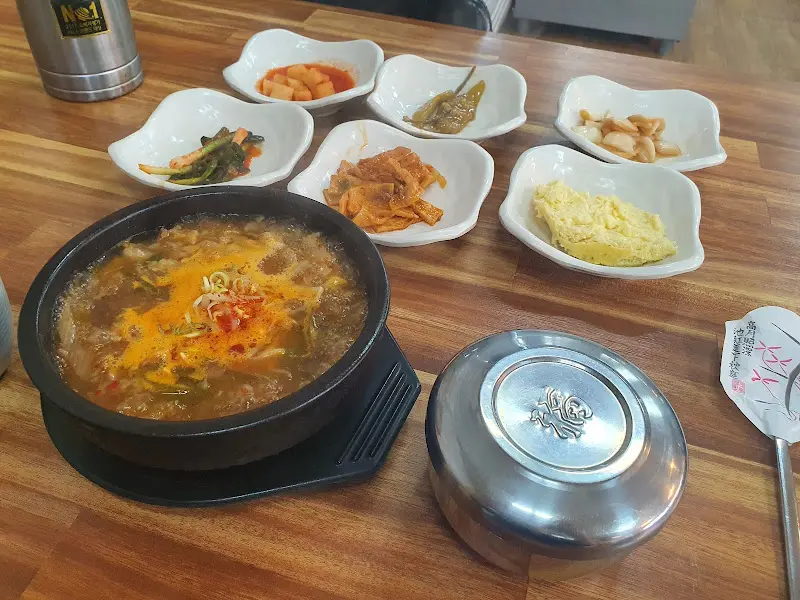 깔끔한 테이블 세팅